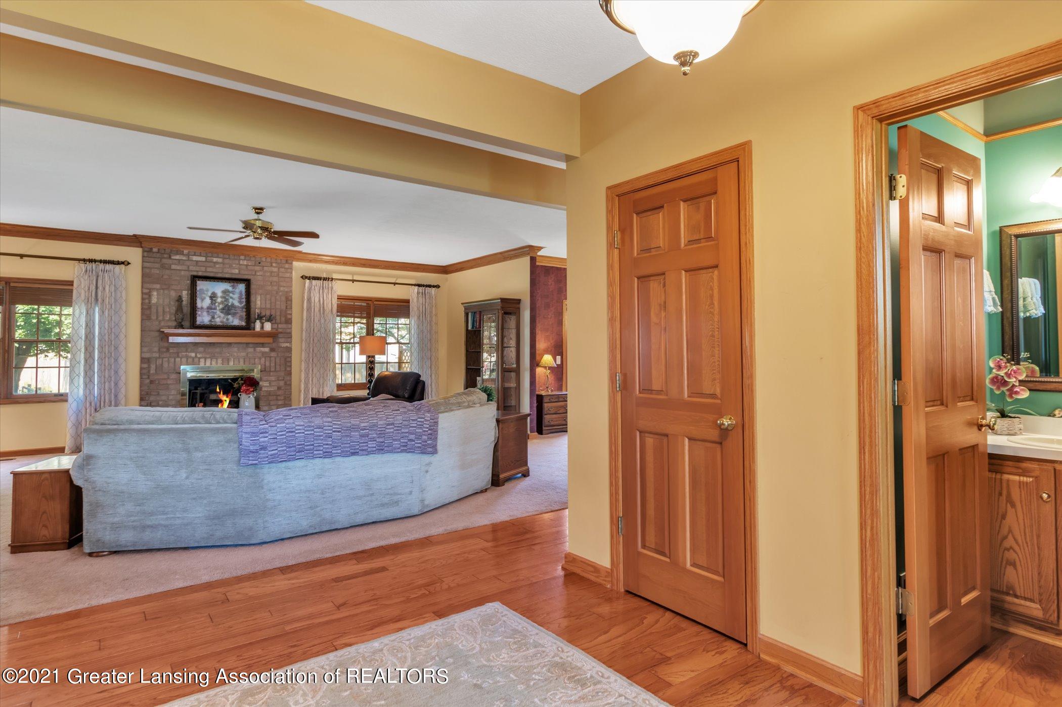 1515 Riley Ridge Drive Lansing, MI 48917 - Photo 6 of 38 06-1515-Riley-Ridge-Dr-WindowStill-Real-
