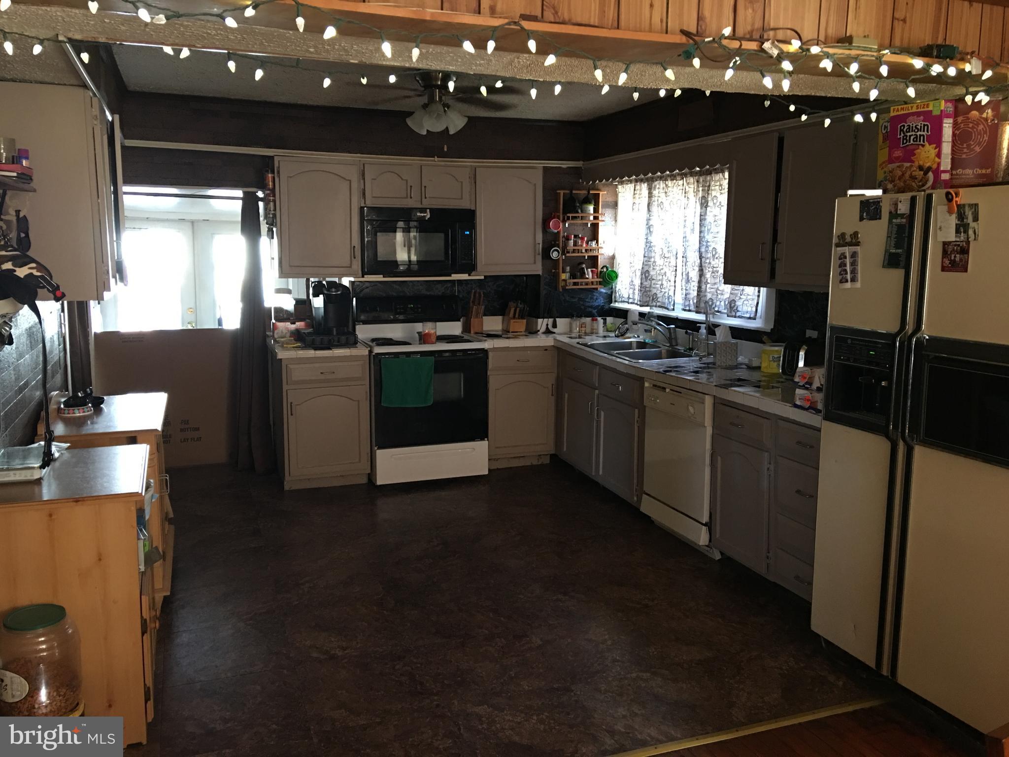 513 West County Line Road Hatboro, PA 19040 - Photo 6 of 25 Large kitchen