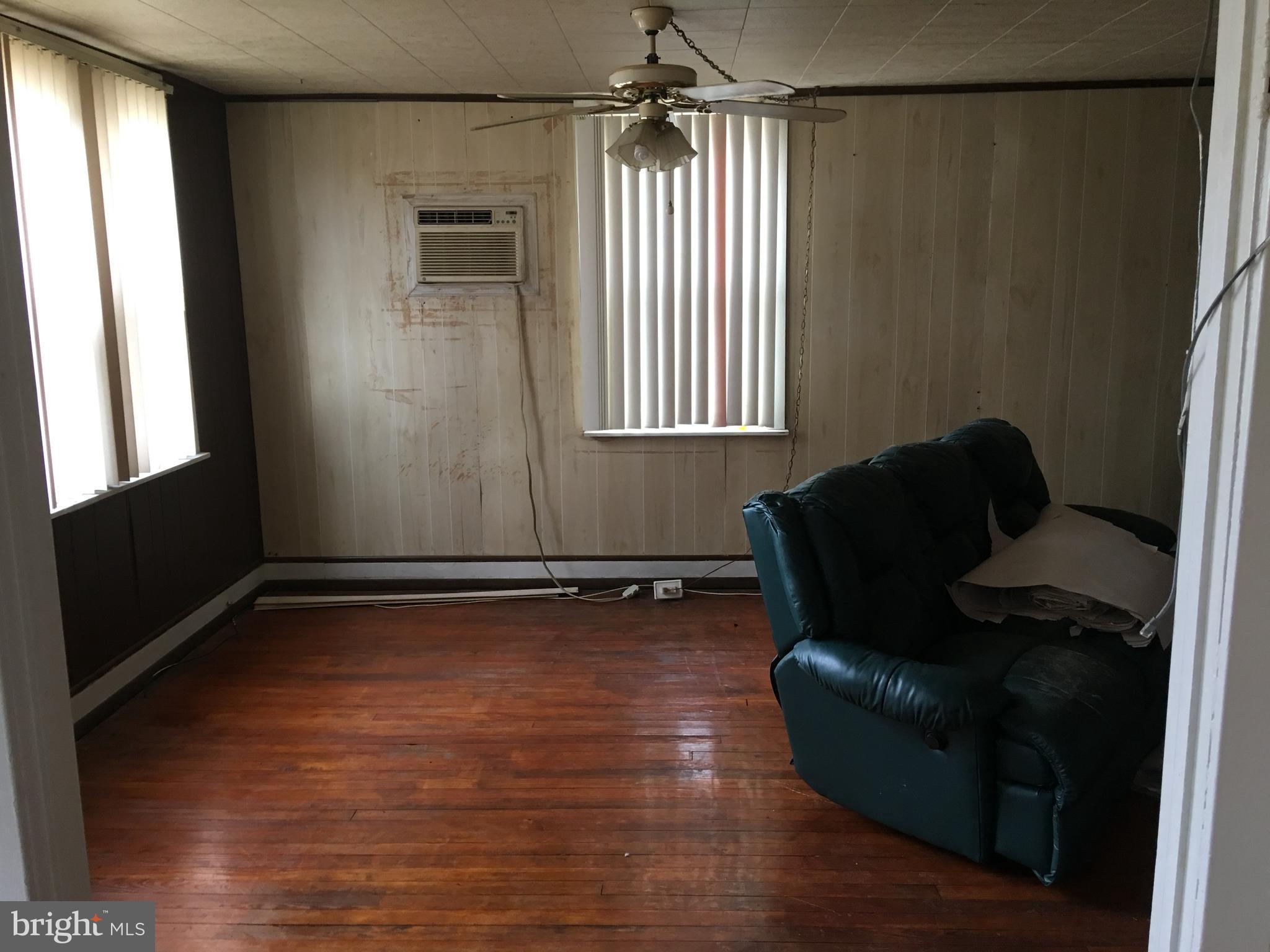 513 West County Line Road Hatboro, PA 19040 - Photo 9 of 25 Living room