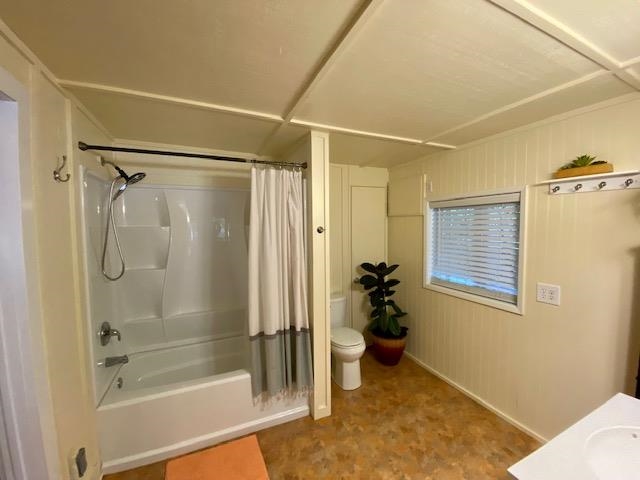 30 Olinda Road Makawao, HI 96768 - Photo 13 of 30 a bathroom with a bathtub and a shower