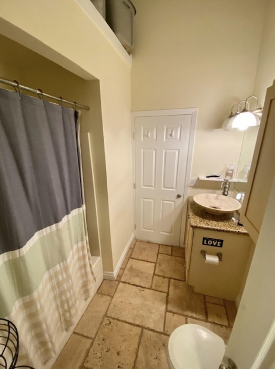 30 Olinda Road Makawao, HI 96768 - Photo 19 of 30 a bathroom with a sink toilet and shower