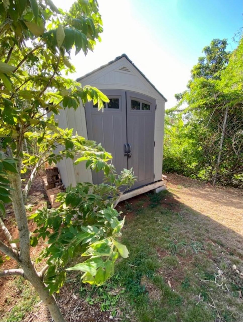30 Olinda Road Makawao, HI 96768 - Photo 28 of 30 a backyard of a house with lots of green space