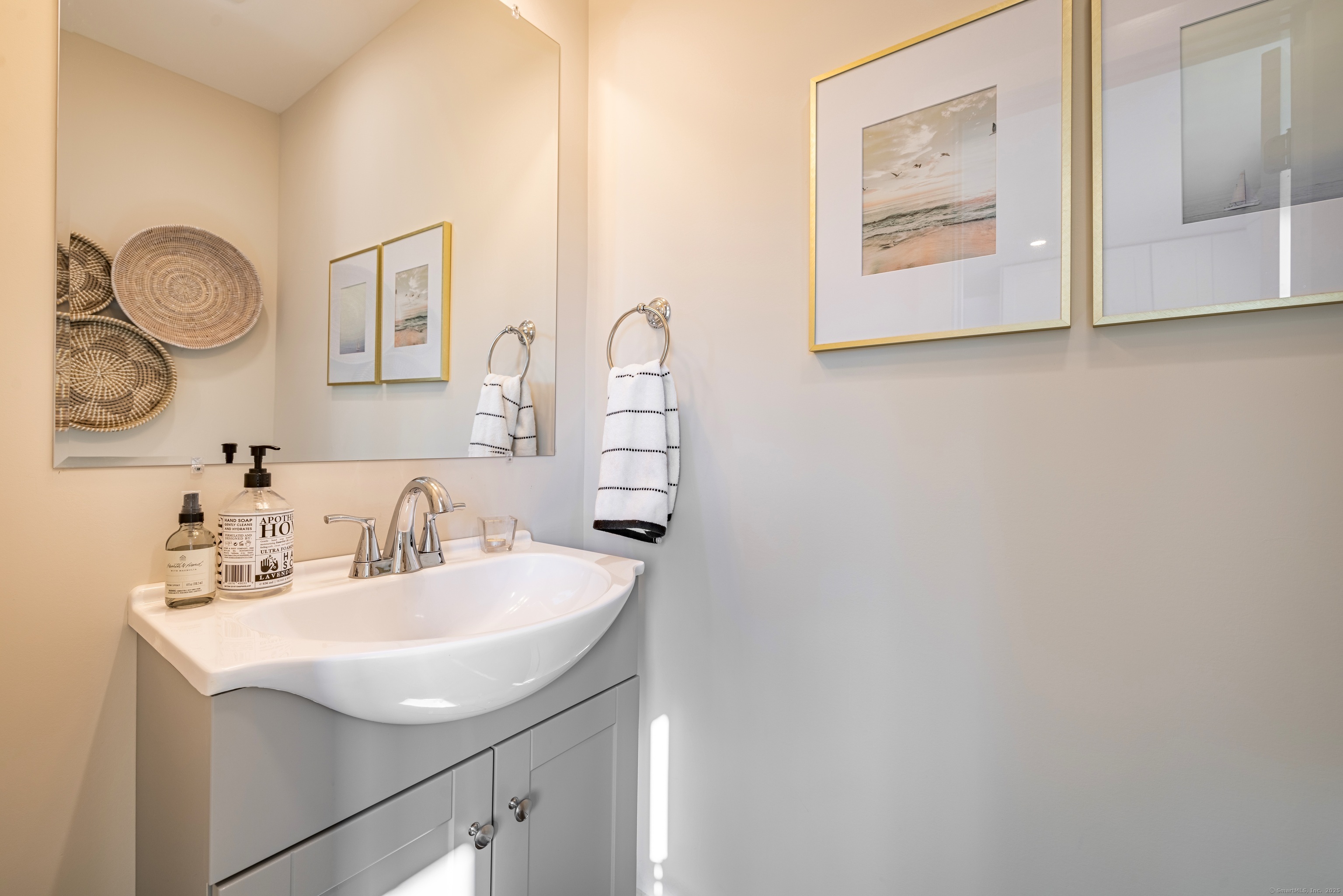 94 North Bridebrook Road, Unit 805 East Lyme, CT 06357 - Photo 8 of 18 a bathroom with a sink and a mirror