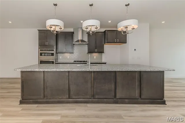 $574,900 | 8916 Gateway Circle, Unit 41805, Richmond Heights, MO 63144