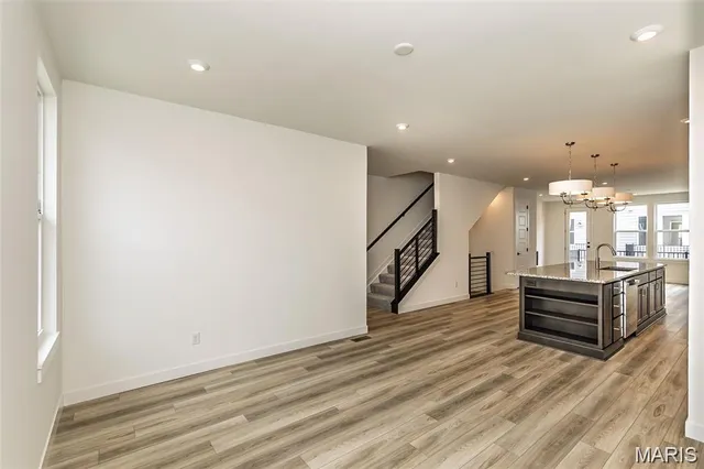 $574,900 | 8916 Gateway Circle, Unit 41805, Richmond Heights, MO 63144