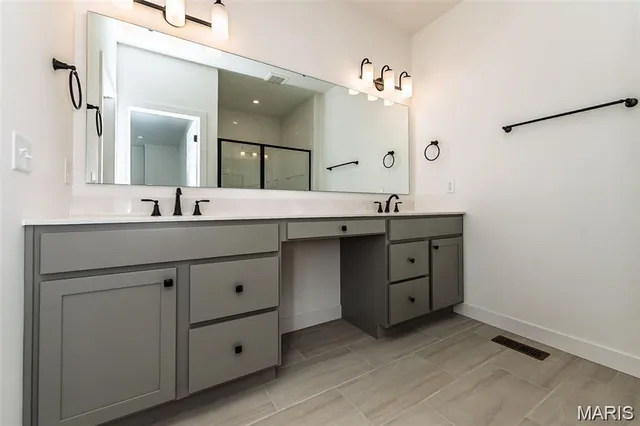 $574,900 | 8916 Gateway Circle, Unit 41805, Richmond Heights, MO 63144