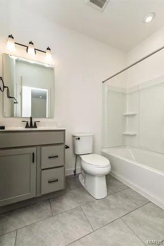 $574,900 | 8916 Gateway Circle, Unit 41805, Richmond Heights, MO 63144