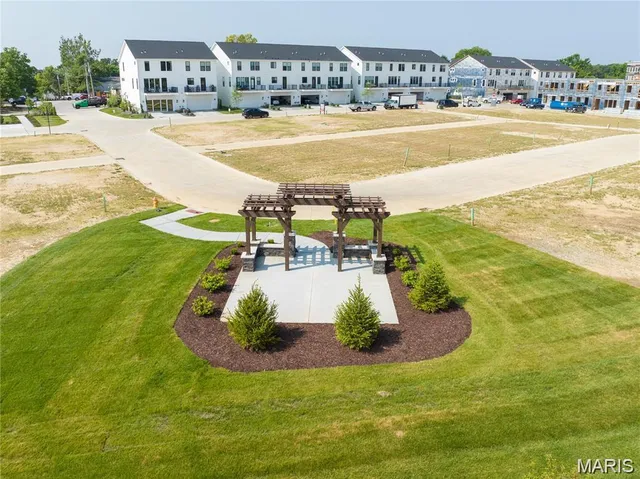 $574,900 | 8916 Gateway Circle, Unit 41805, Richmond Heights, MO 63144