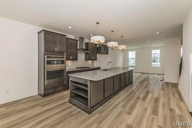 $574,900 | 8916 Gateway Circle, Unit 41805, Richmond Heights, MO 63144