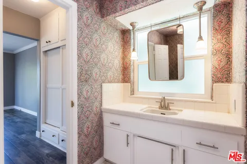 $1,699,999 | 3661 Sunswept Drive, Studio City, CA 91604