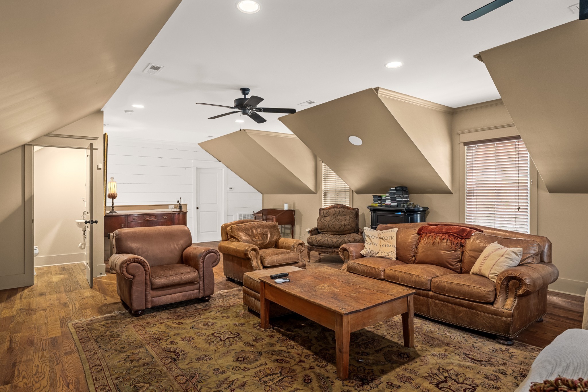 5566 Hill Road Brentwood, TN 37027 - Photo 29 of 62 a living room with furniture