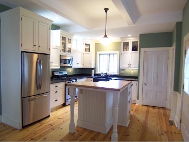 28 Cocheco Avenue Rochester, NH 03868 - Photo 4 of 17