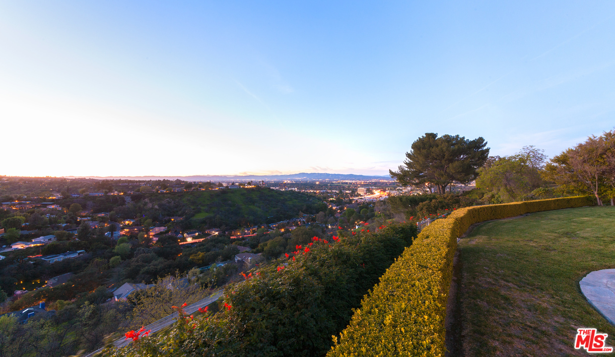 3921 Cody Road Sherman Oaks, CA 91403 - Photo 36 of 36 a view of city and river
