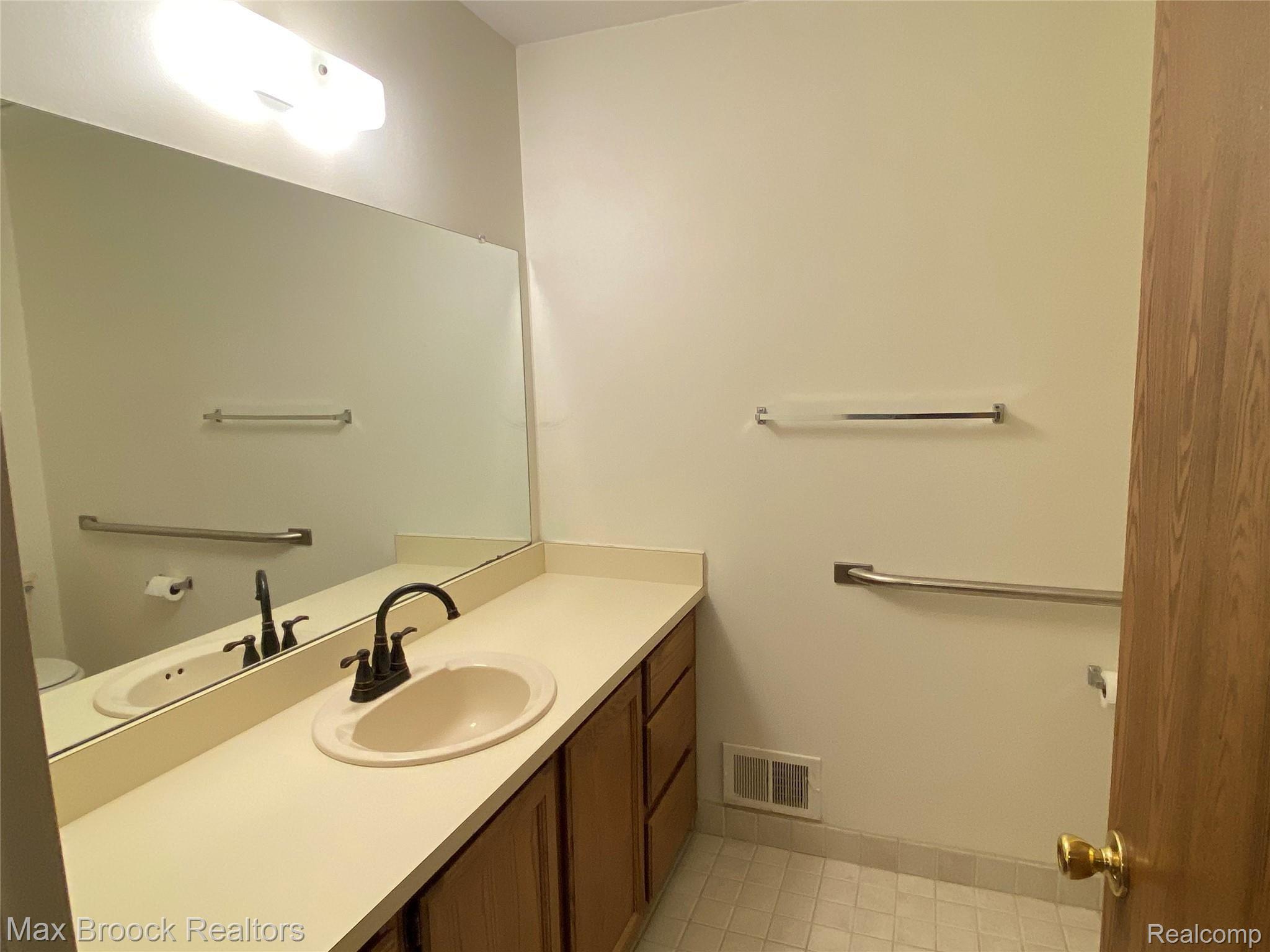 618 Tennyson Rochester, MI 48307 - Photo 16 of 34 Master Bath with stall shower