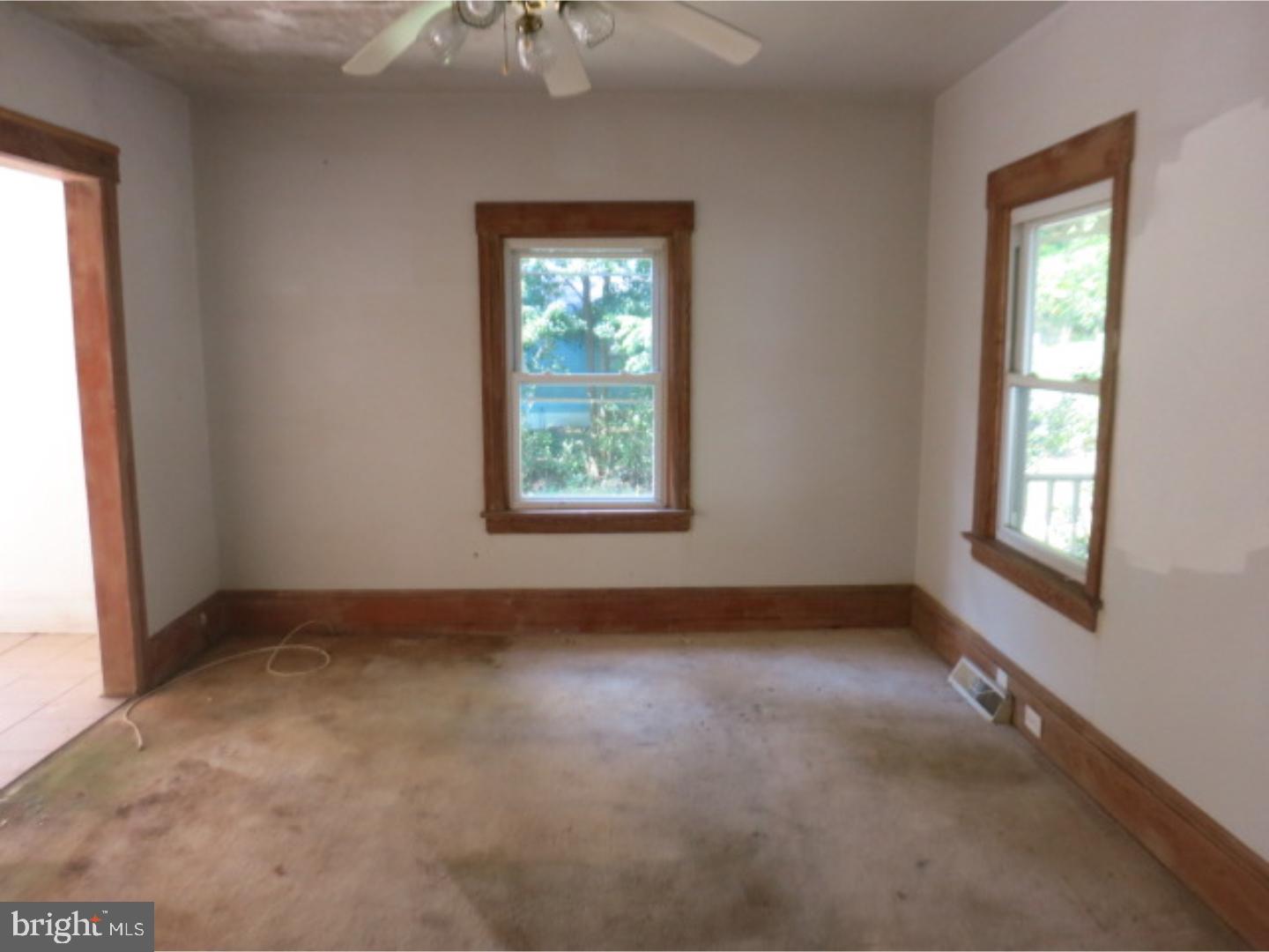 56 Birch Road Clementon, NJ 08021 - Photo 3 of 10 Living Room