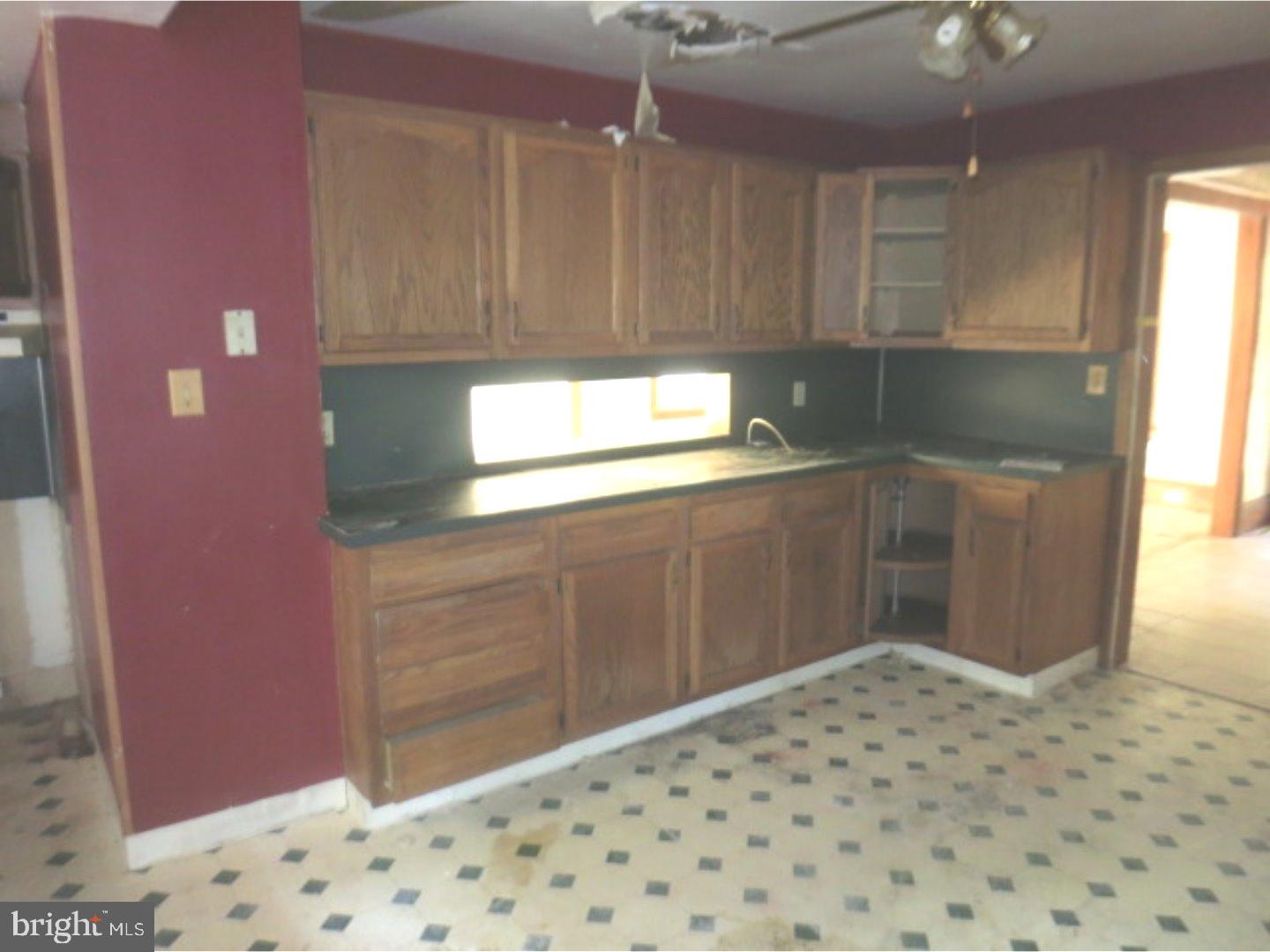 56 Birch Road Clementon, NJ 08021 - Photo 5 of 10 Kitchen