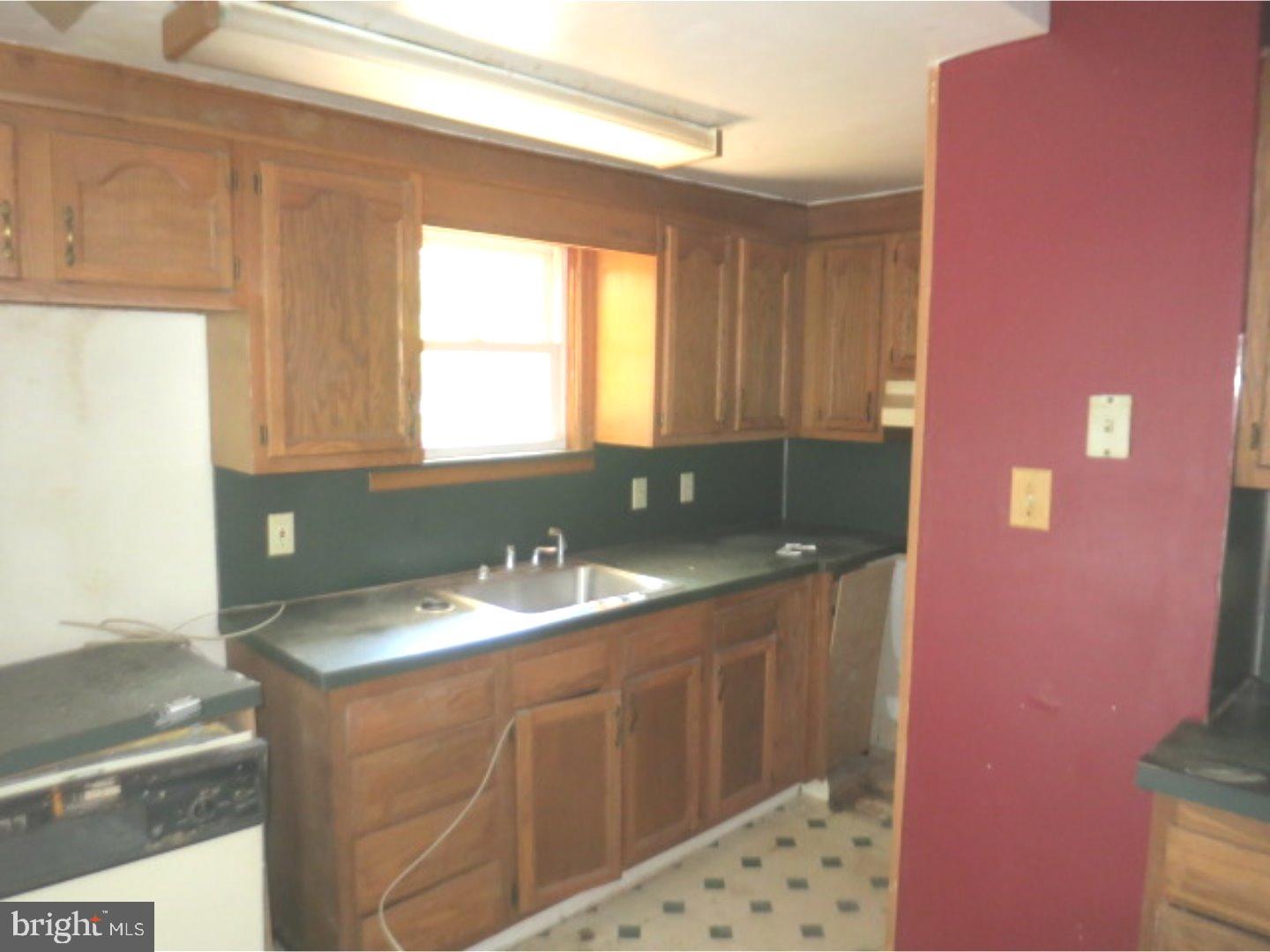 56 Birch Road Clementon, NJ 08021 - Photo 6 of 10 Kitchen