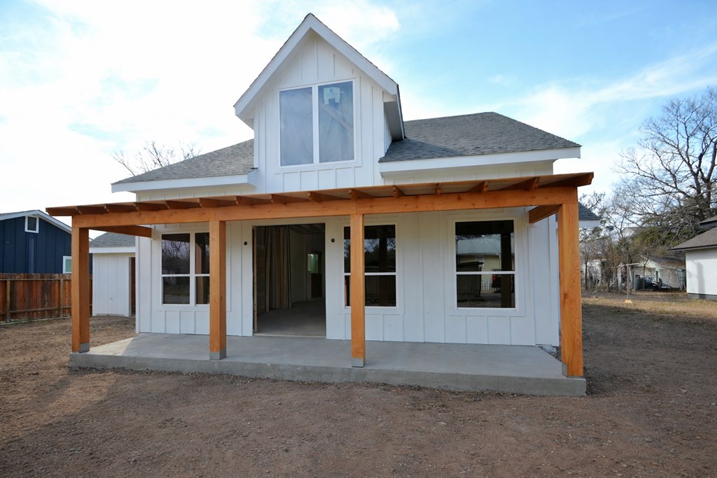 325 Cottage Street Kerrville, TX 78028 - Photo 2 of 19