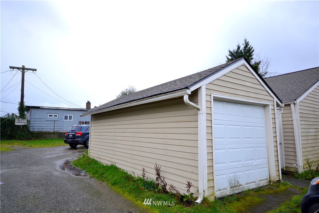 143 Sheridan Road, Unit A&B Bremerton, WA 98310 - Photo 3 of 6 a front view of a house with a garden