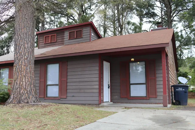 $950 | 155 Village Circle, Jacksonville, NC 28546