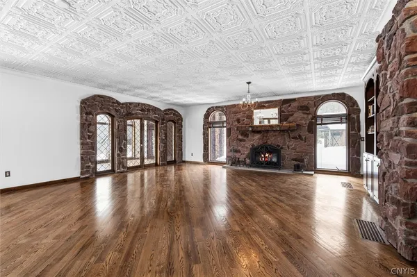 $2,350,000 | 150 Valleygate Drive, Parish, NY 13131