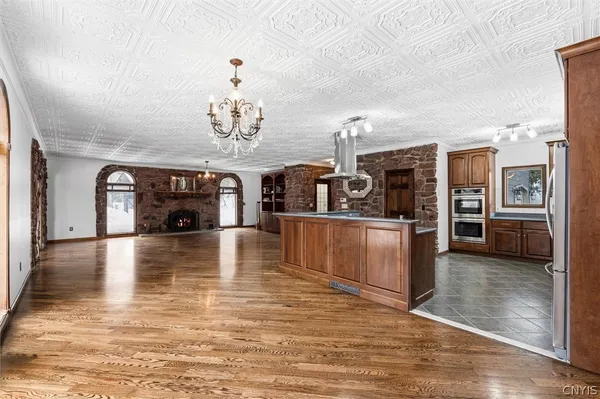 $2,350,000 | 150 Valleygate Drive, Parish, NY 13131