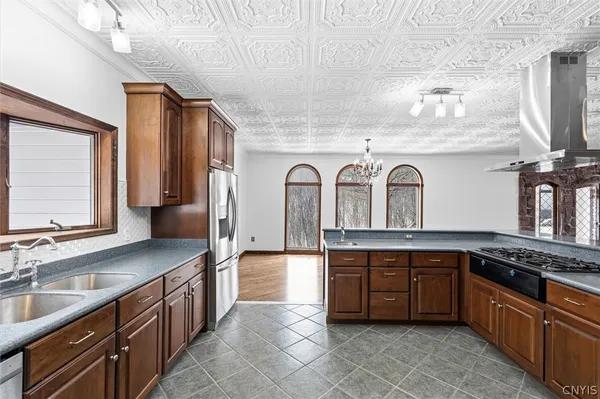 $2,350,000 | 150 Valleygate Drive, Parish, NY 13131