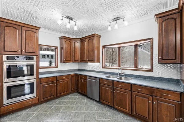 $2,350,000 | 150 Valleygate Drive, Parish, NY 13131