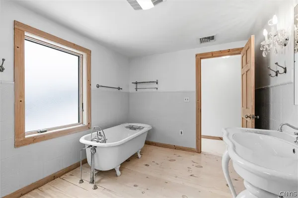 $2,350,000 | 150 Valleygate Drive, Parish, NY 13131