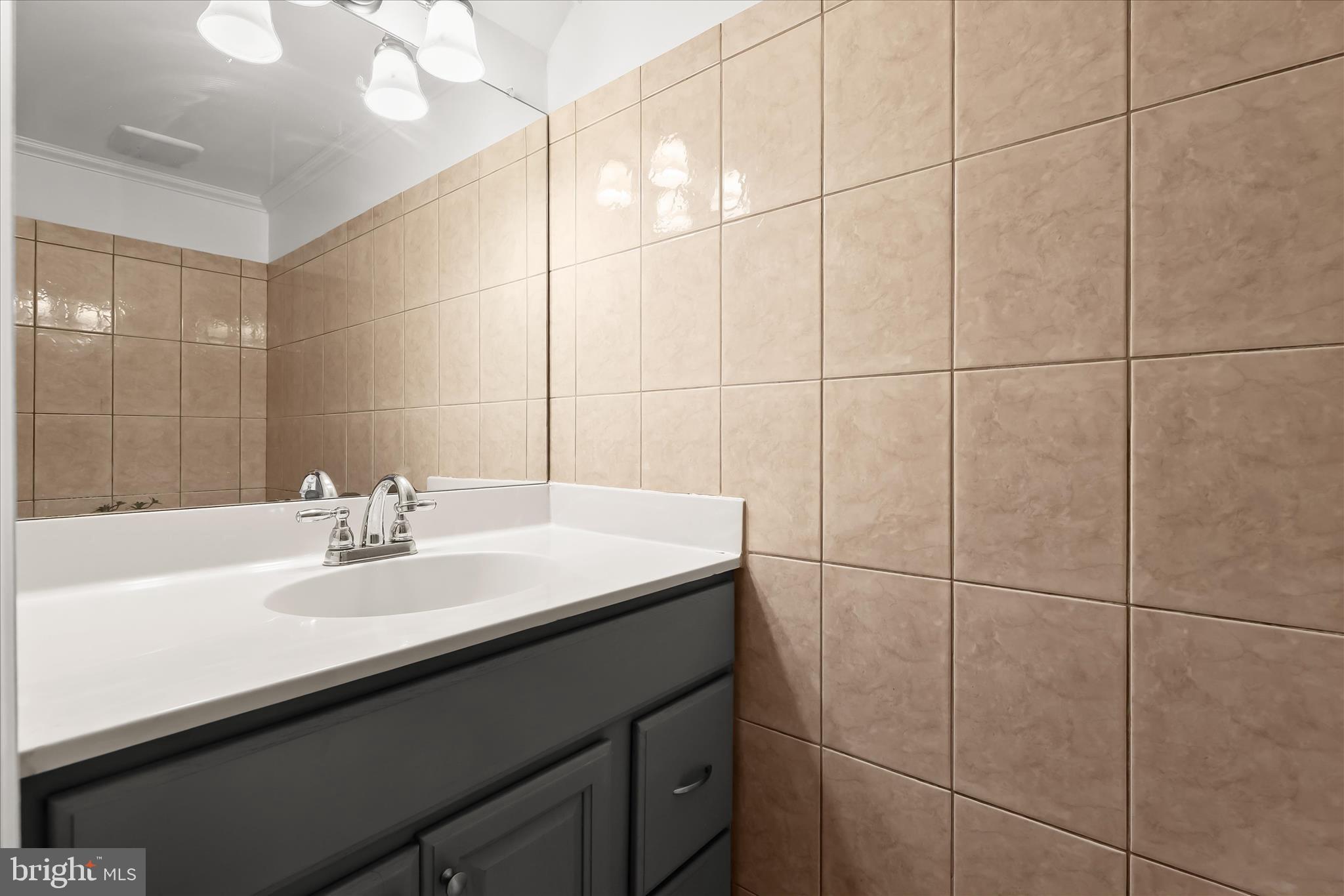 79 Valley Ridge Loop Cockeysville, MD 21030 - Photo 18 of 55 Half Bathroom