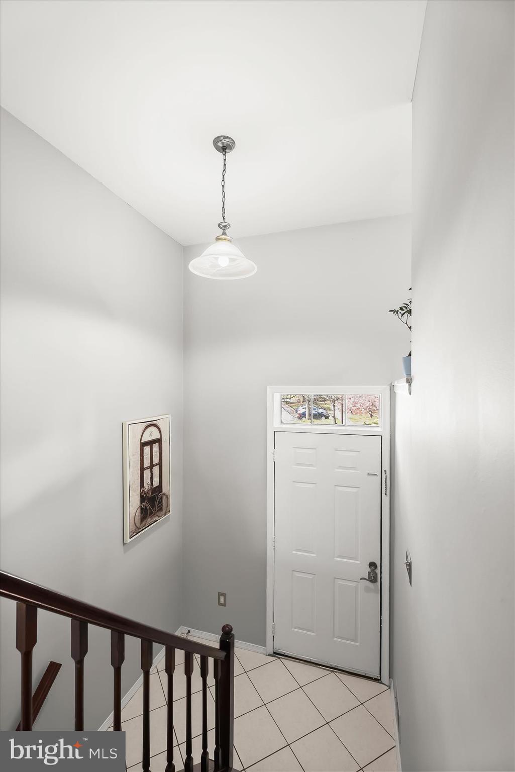 79 Valley Ridge Loop Cockeysville, MD 21030 - Photo 2 of 55 Foyer Entry