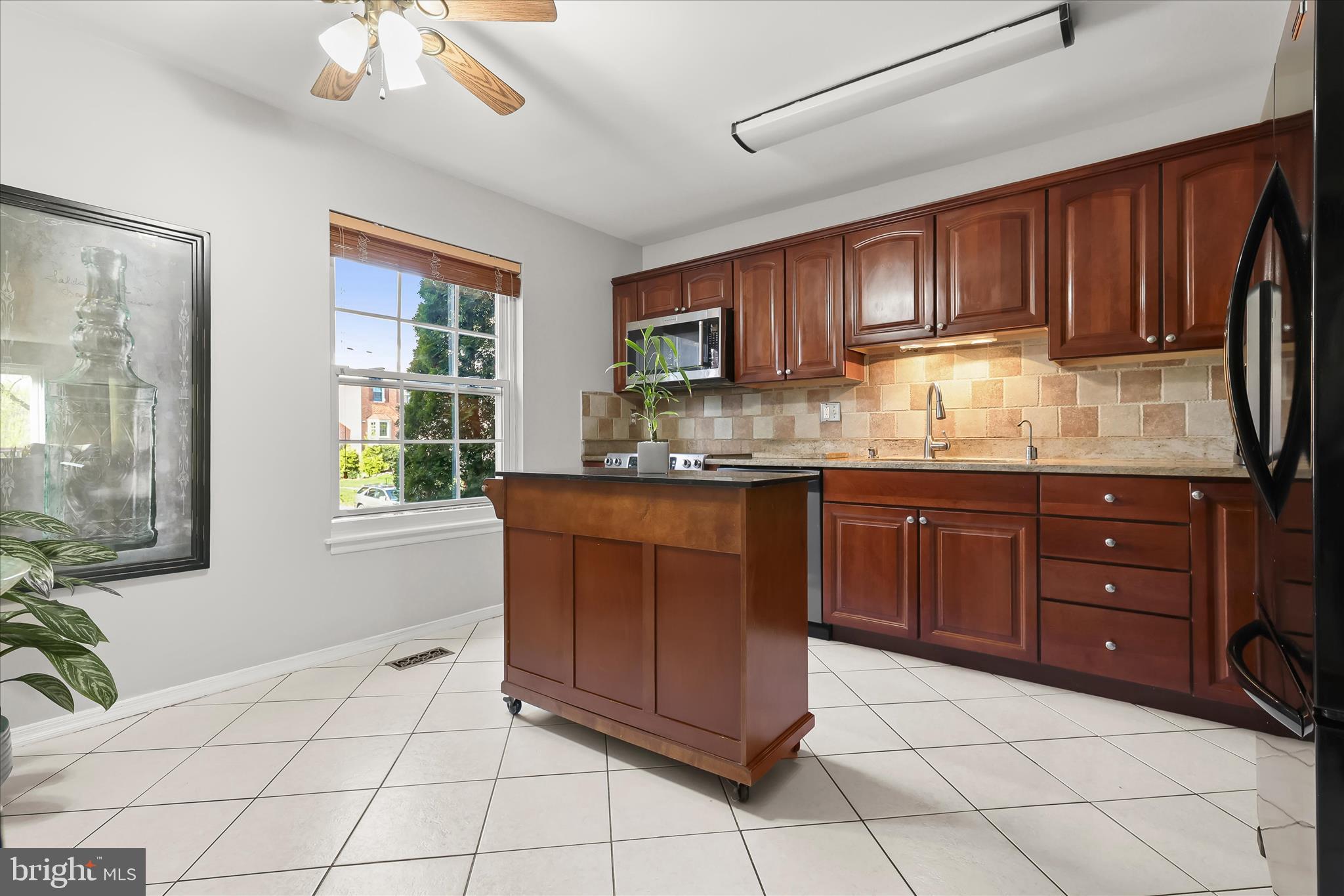 79 Valley Ridge Loop Cockeysville, MD 21030 - Photo 3 of 55 Kitchen