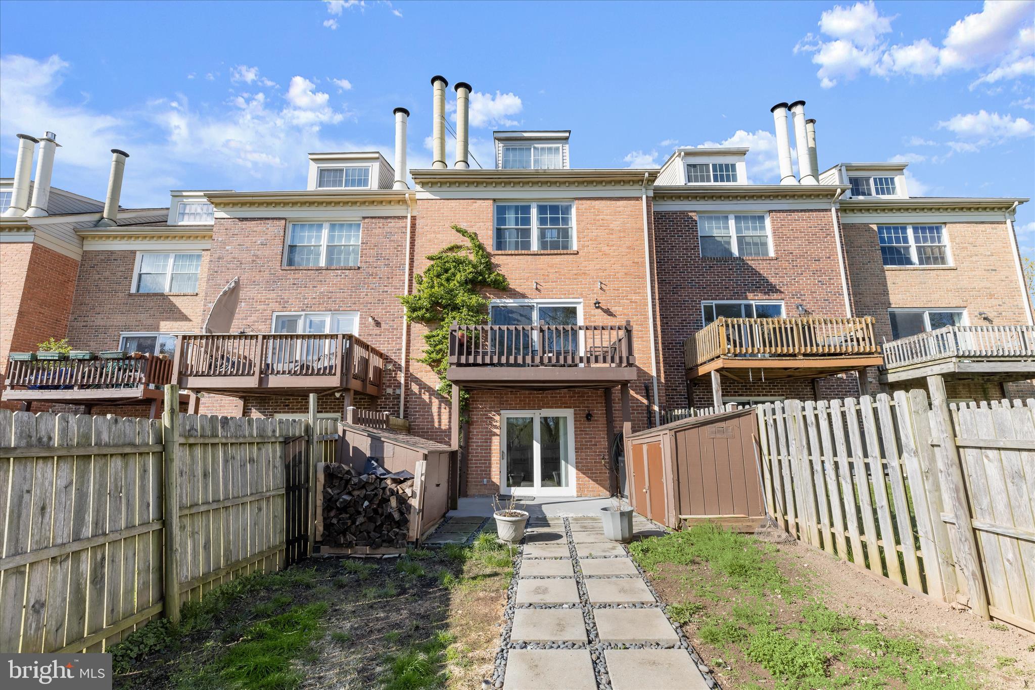 79 Valley Ridge Loop Cockeysville, MD 21030 - Photo 46 of 55 Rear