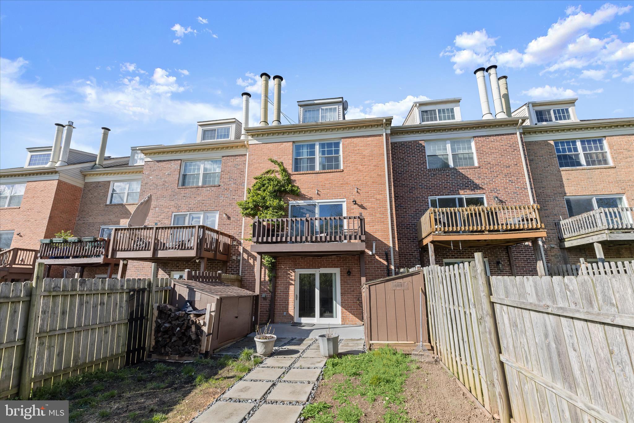 79 Valley Ridge Loop Cockeysville, MD 21030 - Photo 49 of 55 Rear