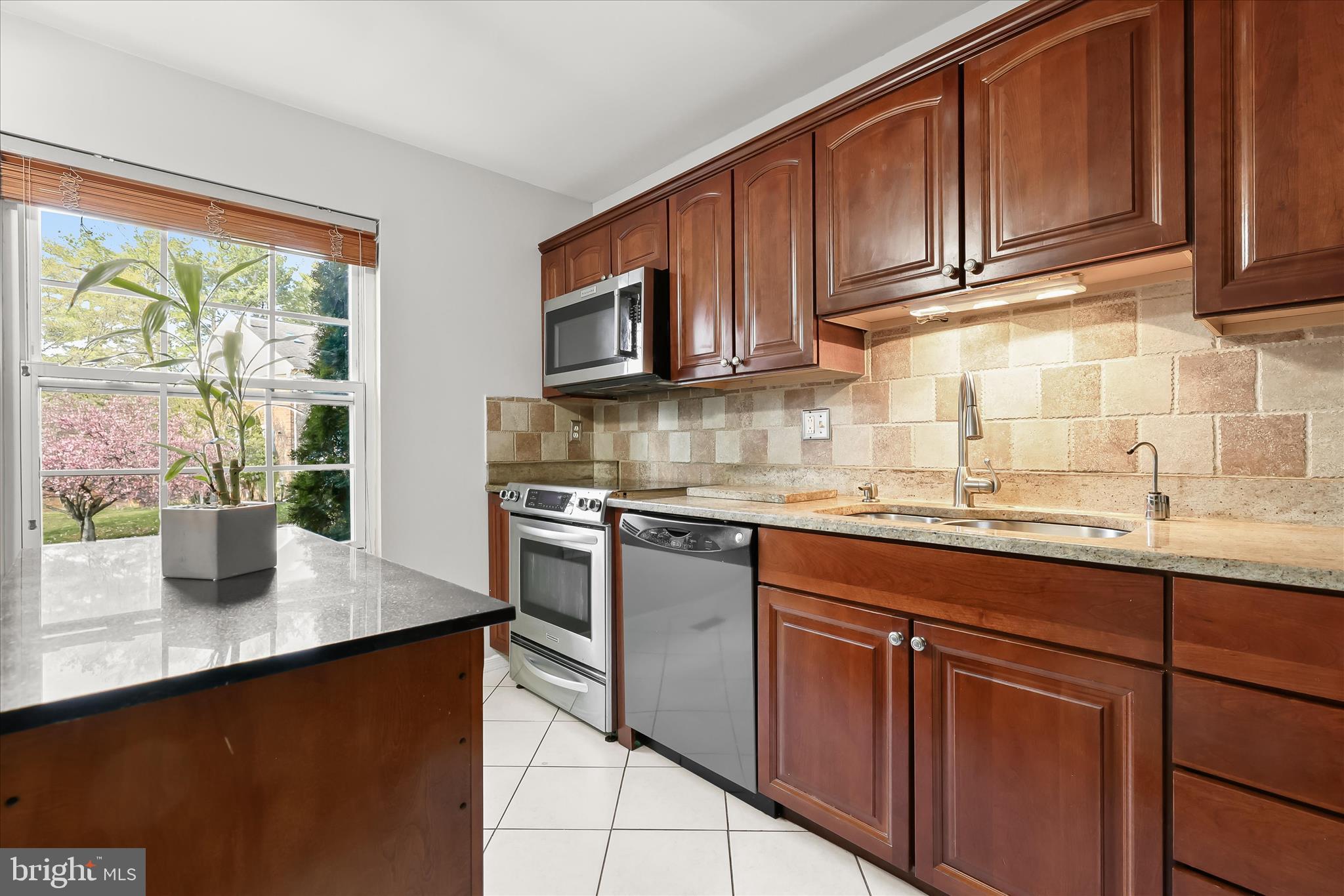 79 Valley Ridge Loop Cockeysville, MD 21030 - Photo 5 of 55 Kitchen