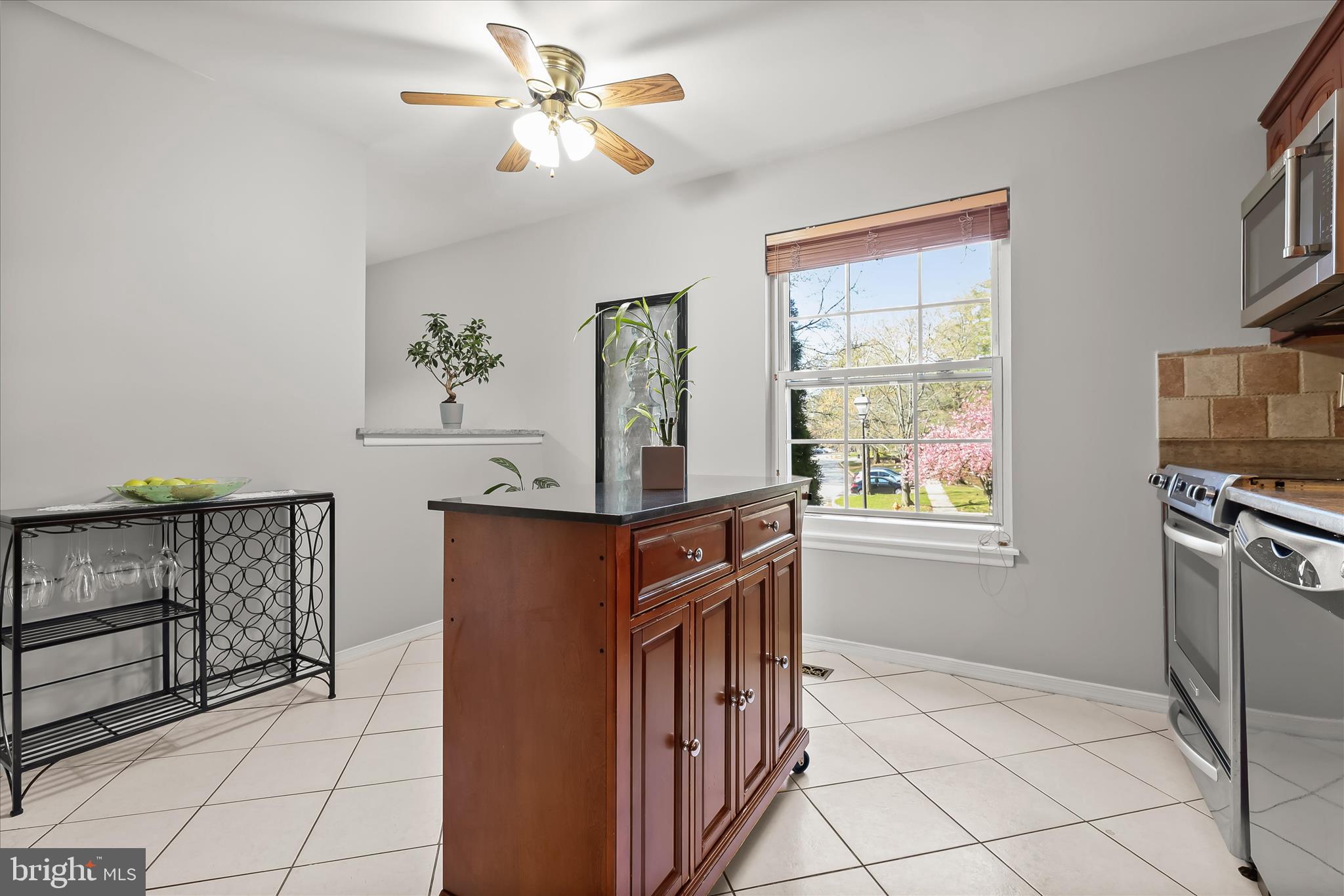 79 Valley Ridge Loop Cockeysville, MD 21030 - Photo 7 of 55 Kitchen