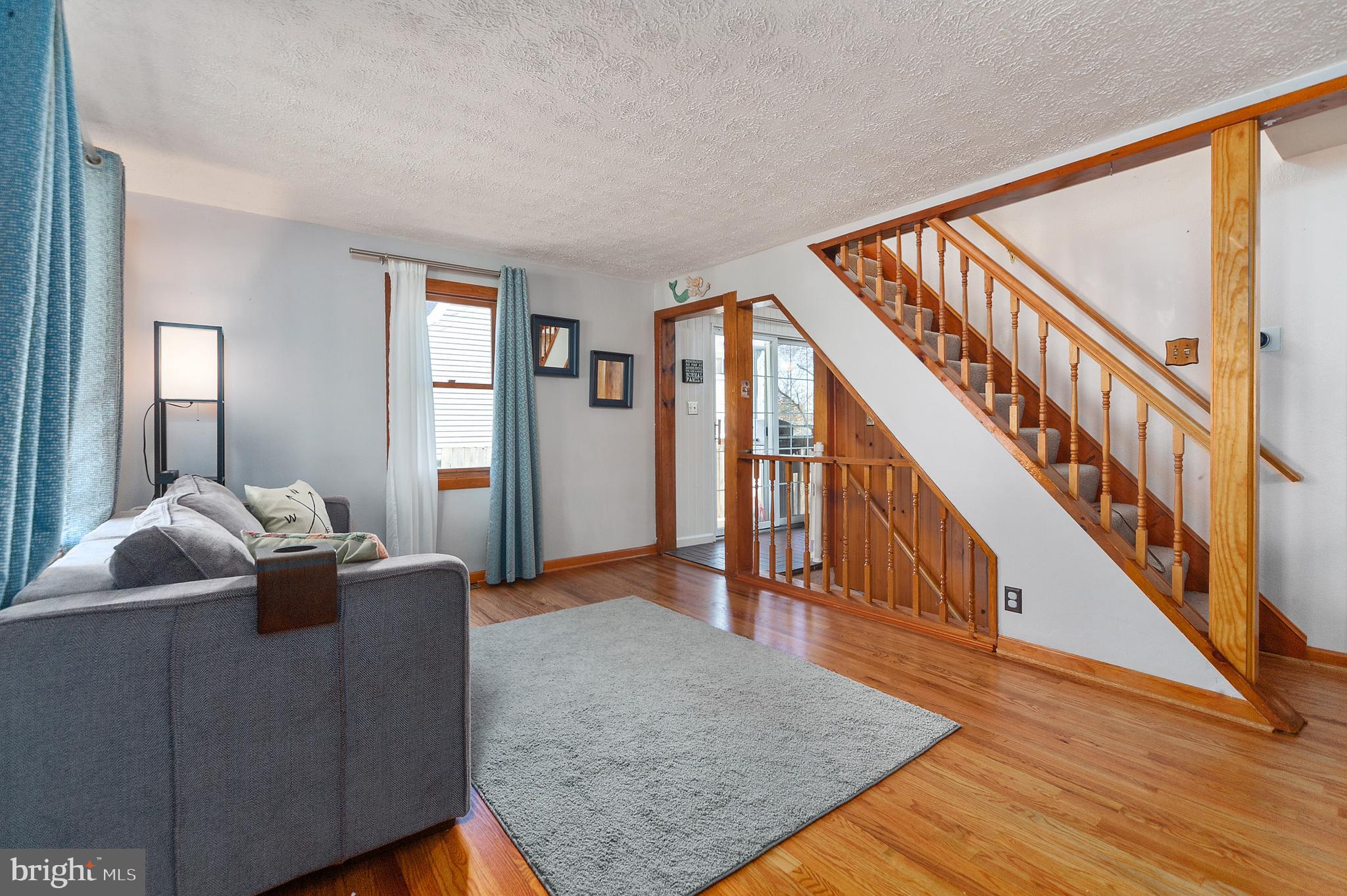 35 Hampton Road Linthicum Heights, MD 21090 - Photo 2 of 32