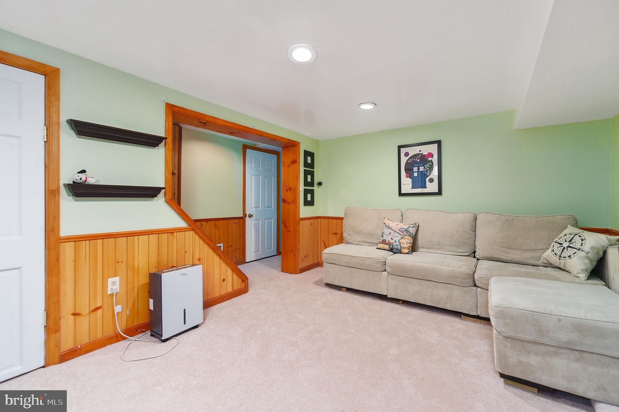 35 Hampton Road Linthicum Heights, MD 21090 - Photo 12 of 32