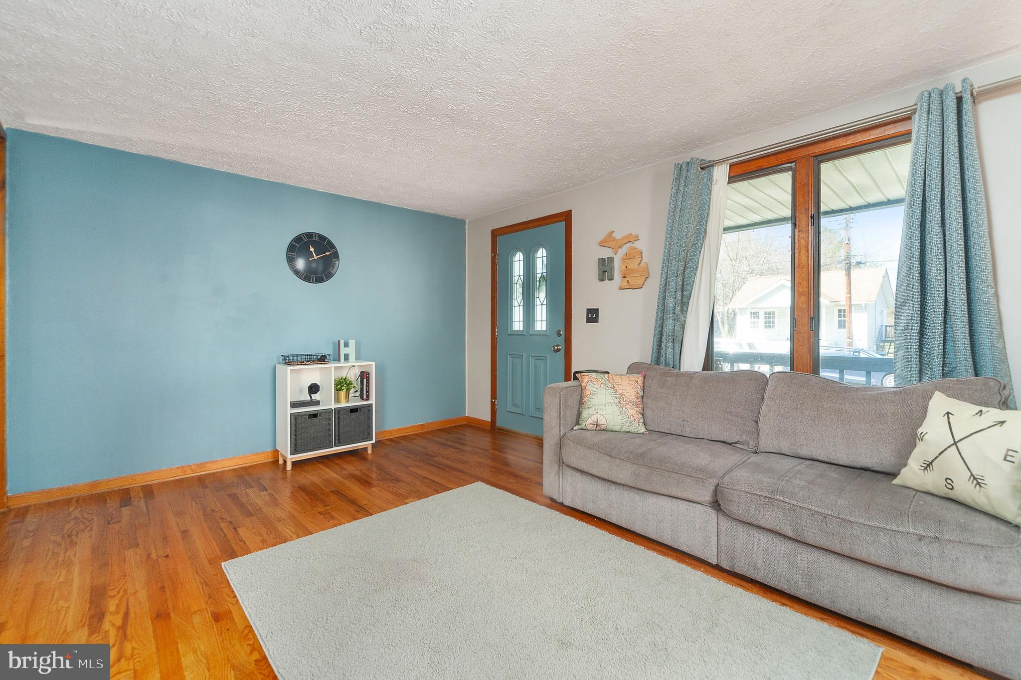 35 Hampton Road Linthicum Heights, MD 21090 - Photo 3 of 32