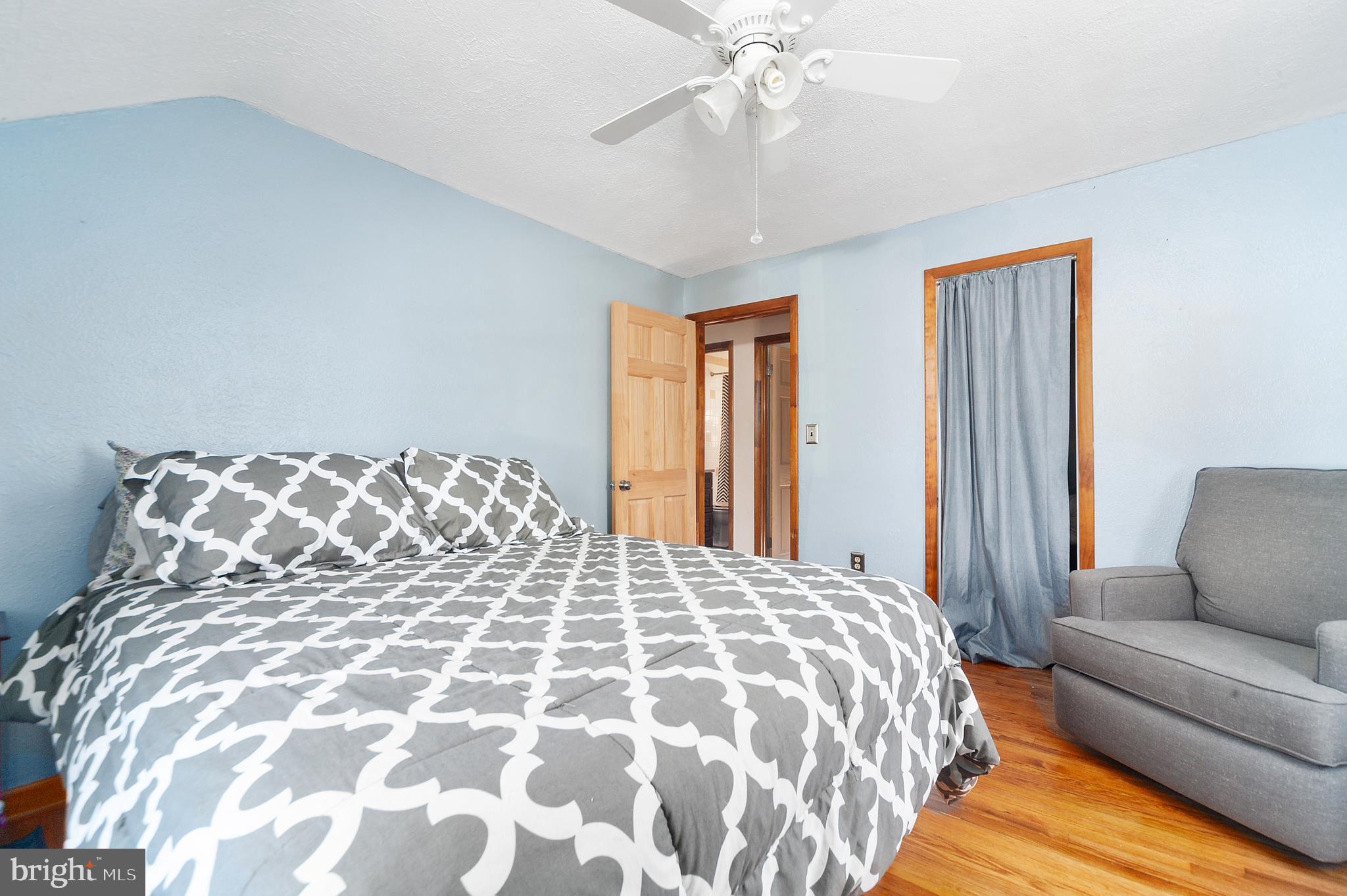 35 Hampton Road Linthicum Heights, MD 21090 - Photo 5 of 32