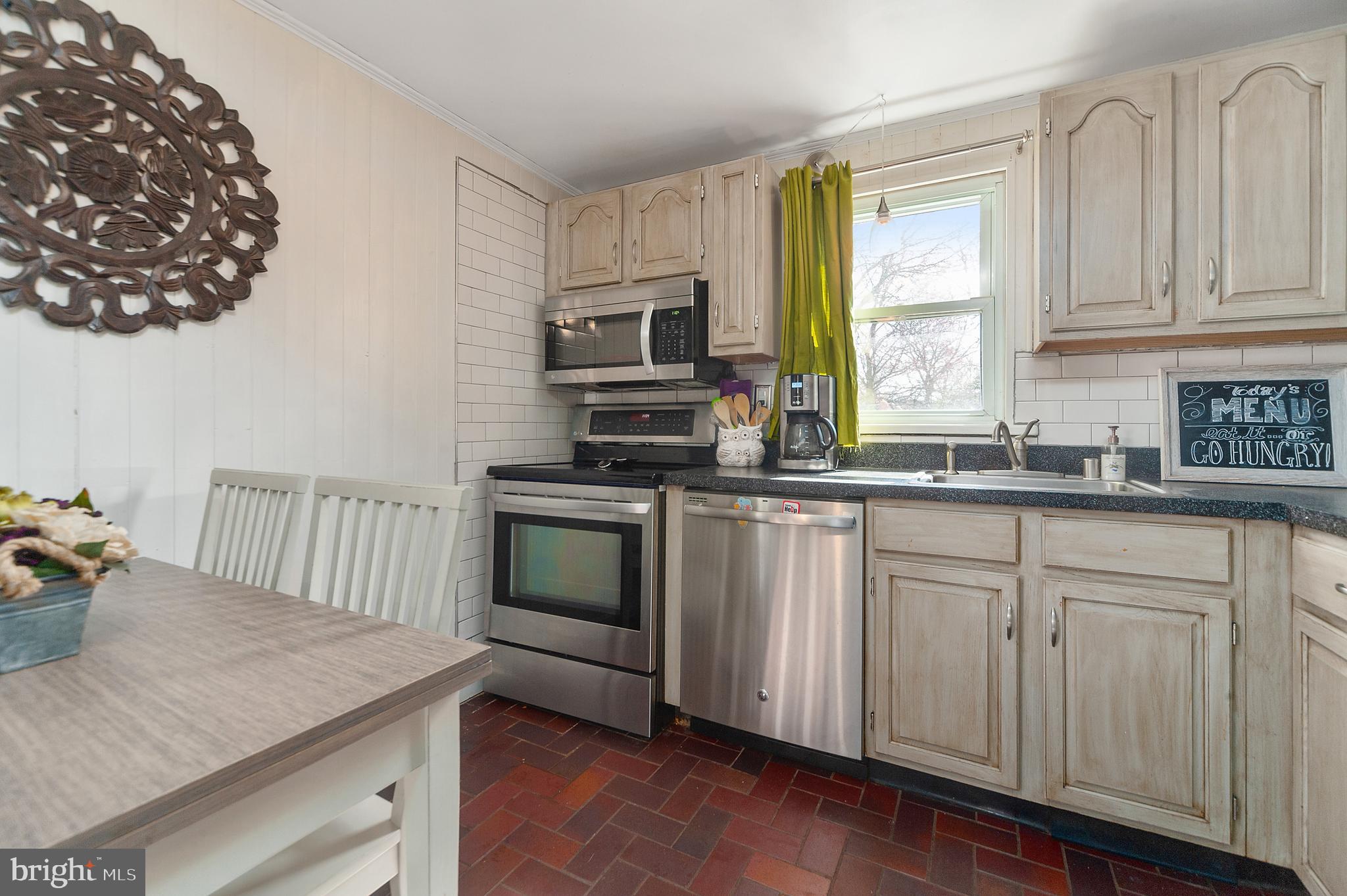 35 Hampton Road Linthicum Heights, MD 21090 - Photo 9 of 32