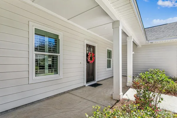 a view of house with entryway