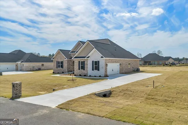 $376,900 | 434 Burlington Drive, Lizella, GA 31052