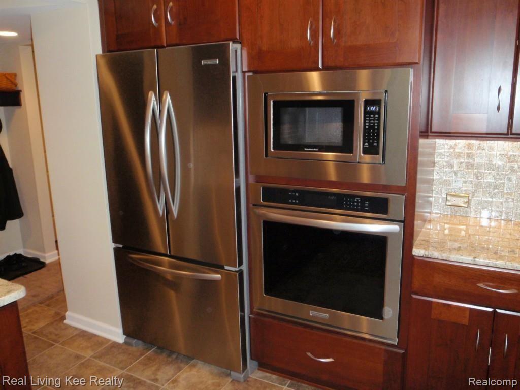 60739 Eyster Road Rochester, MI 48306 - Photo 6 of 37 Stainless Steel Appliances
