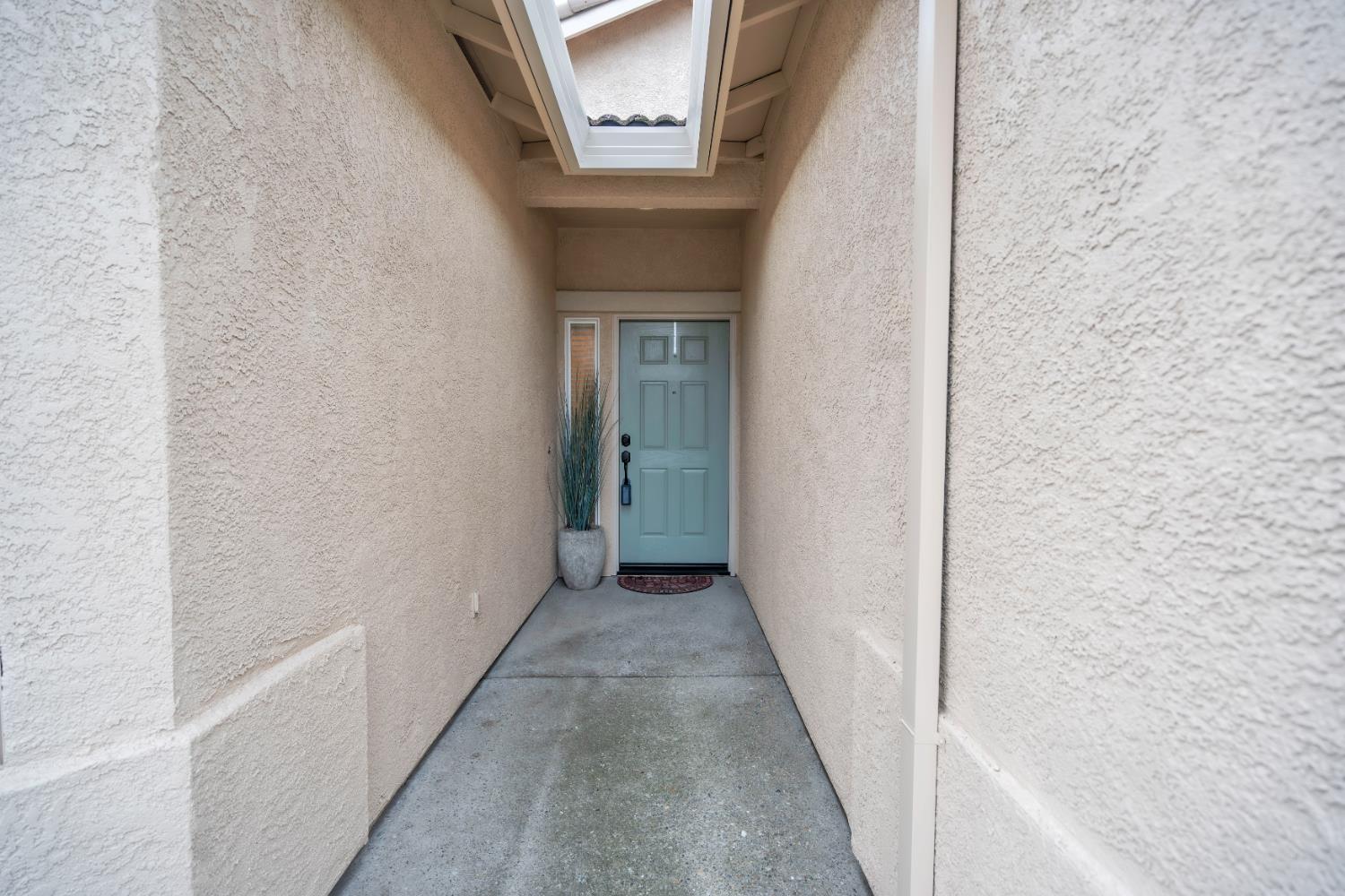 3509 Boulder Ridge Court Rocklin, CA 95765 - Photo 28 of 46 a view of a hallway