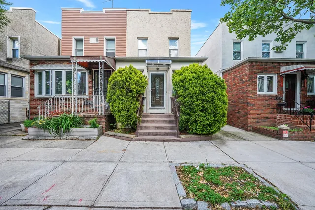 front view of house with a yard