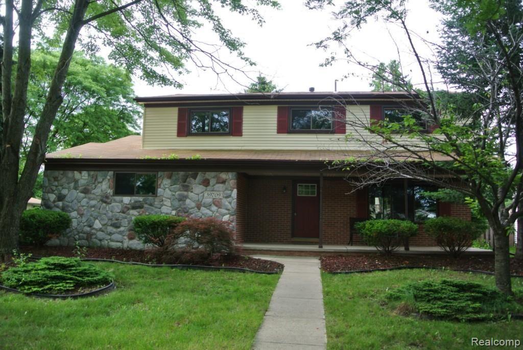 39709 Coronation Road Canton, MI 48188 - Photo 1 of 33 DSC_3271.jpg
