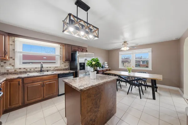 $319,900 | 14828 St Louis Avenue, Midlothian, IL 60445