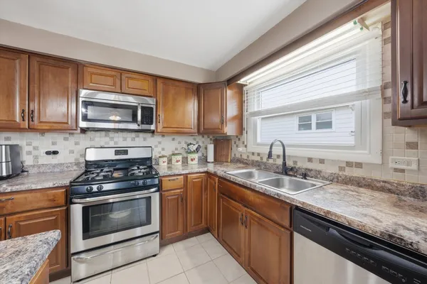$319,900 | 14828 St Louis Avenue, Midlothian, IL 60445