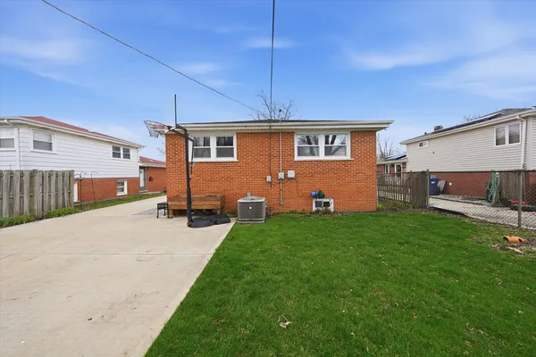 $319,900 | 14828 St Louis Avenue, Midlothian, IL 60445